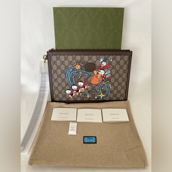 Gucci Other - Disney x GUCCI BRAND NEW DONALD DUCK WRISTLET CLUTCH LOGO BAG Retired RARE